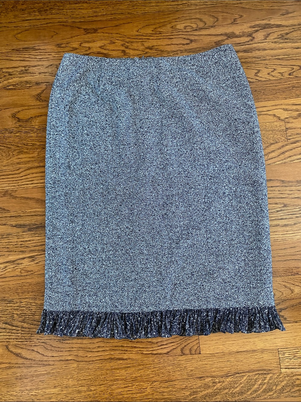 Escada Women's Gray Tweed Silk Wool Cashmere Skirt with Ruffle Hem Size 42 - Picture 10 of 10